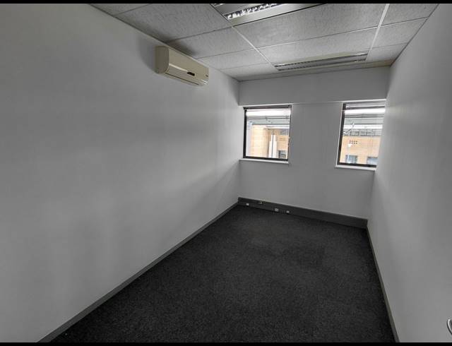 321M² OFFICE TO LET IN RANDJESPARK
